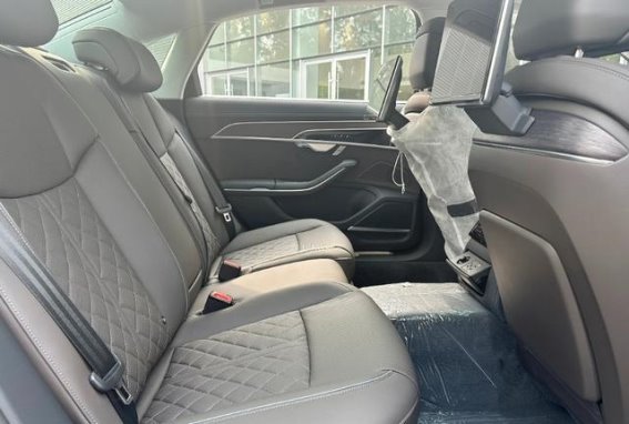 奥迪A8：旗舰豪华的优雅之选