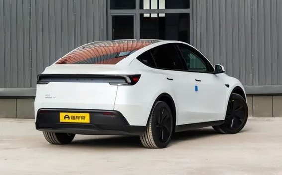 乐道L60与特斯拉Model Y对比：全能家庭SUV还是驾驶乐趣的选择？
