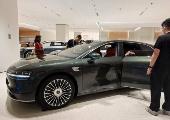 鸿蒙智行享界S9T旅行车：豪华与实用兼备，市场热度持续攀升