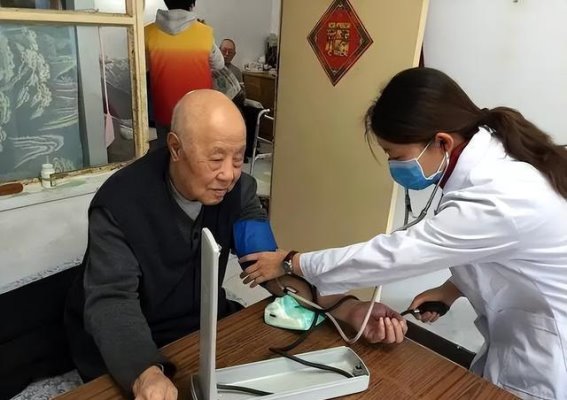 四种零食悄悄侵蚀肾脏，专家提醒：无论男女，切勿贪吃