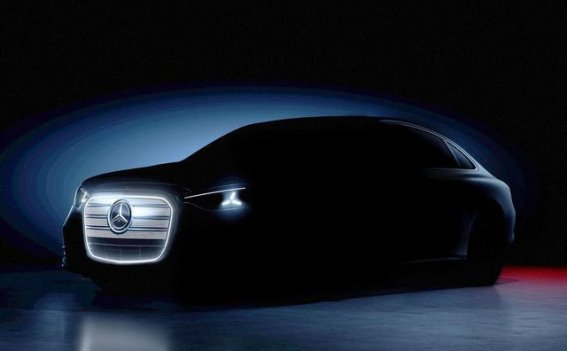 奔驰全新C级纯电轿车亮相：续航800km，科技与豪华并行