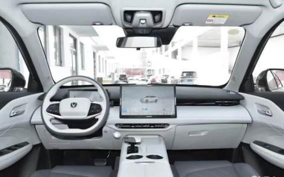 长安UNI-Z新能源：高颜值与强续航的智能新选择