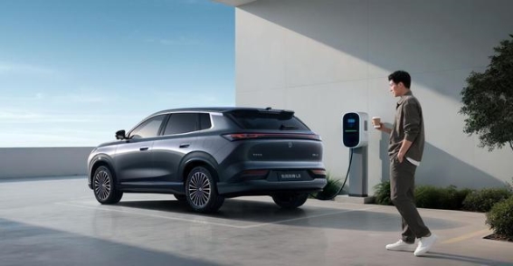 东风风神L8成都车展上市：15万级家用SUV的豪华舒适新标杆