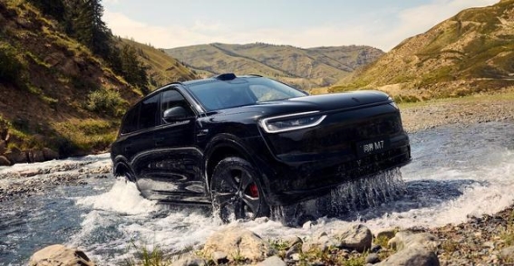 全新问界M7：30万级家庭SUV市场的智慧引领者