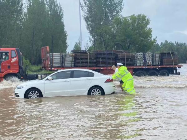 强降雨持续！石家庄等8地启动 Ⅰ 级应急响应！公交、列车运行最新消息……