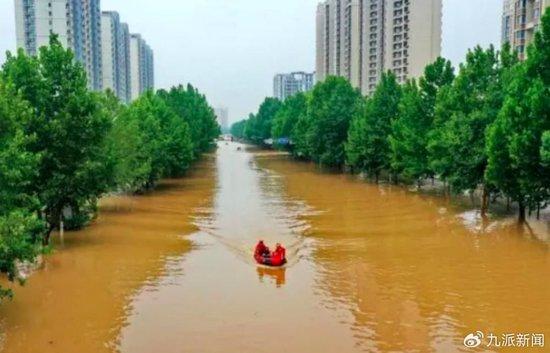 深圳熊导航报道：蓄洪区居民应获补偿，法律规定：住房水毁损失补偿70%，多家企业累计捐款超4.6亿元