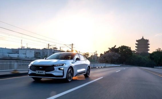 福特蒙迪欧：突破期望，重回B级车市场巅峰