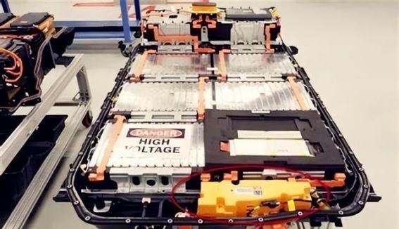 电动新时代：固态电池引领未来，丰田宣布充电10分钟续航1200公里计划
