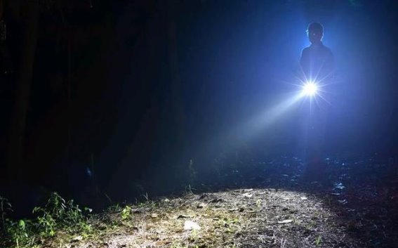 露天电影：岁月的光影，乡愁的温暖