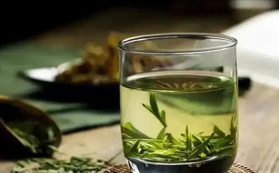 冬季饮食提醒：老年人应避免的几种食物，健康更重要