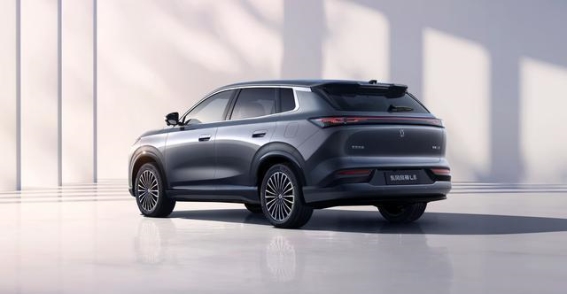 2025成都车展风神L8上市：全新设计与智能科技的融合之作