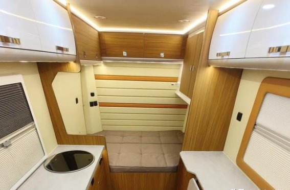 定制版九龙考斯特房车：专为舒适与自由设计的移动之家