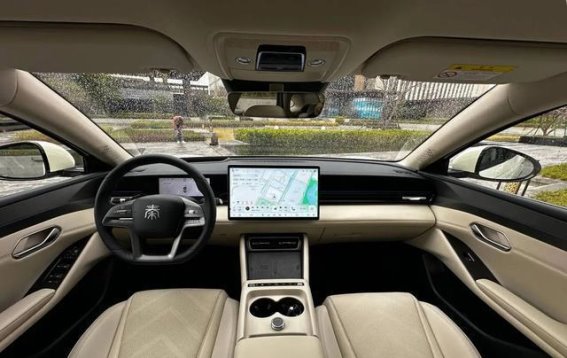 2025成都车展：比亚迪秦L EV云辇版亮相，售价13.98万元