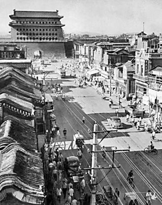 前门大街的新风尚：传统与国潮的完美融合