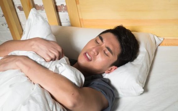 很多人晚上在做的这件事，正在加速牙齿老化！甚至可能让你变丑