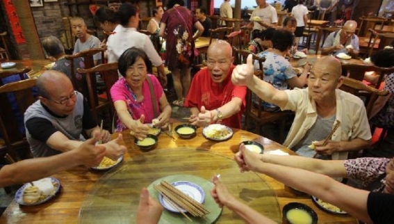 70岁后的饮食调整：医生教你5大健康要点