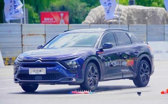 凡尔赛C5 X荣获中汽夏测双重安全认证 安全基因再度升级