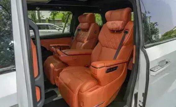 向往M8鸿蒙座舱版32.99万元上市，至高享6.8万限时权益