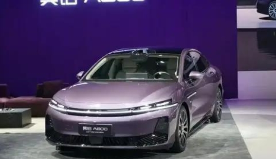 成都车展首发昊铂A800，中大型增程轿跑展现全新设计语言