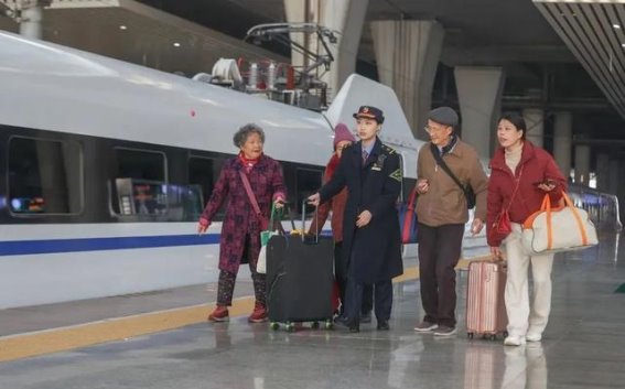 银发列车：老年人的舒适之旅