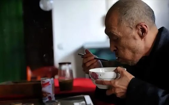 70岁后，如何有效提升睡眠质量？医生教你四个好习惯