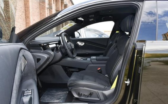 领克10 EM-P深度体验：动力与空间兼备，年轻人的运动座驾