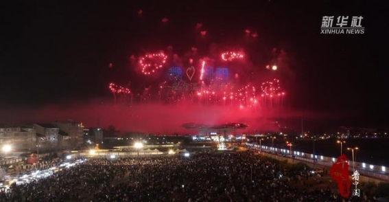 浏阳焰火秀：用火光书写夜空的诗篇