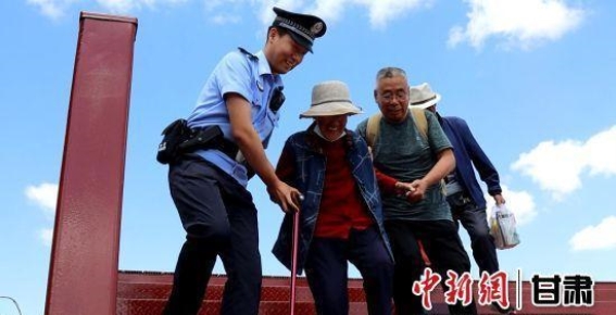 张掖平山湖大峡谷的和谐守护