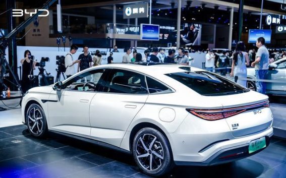 2026款比亚迪海豹07DM-i亮相成都车展 全面升级再定义中大型插混轿车