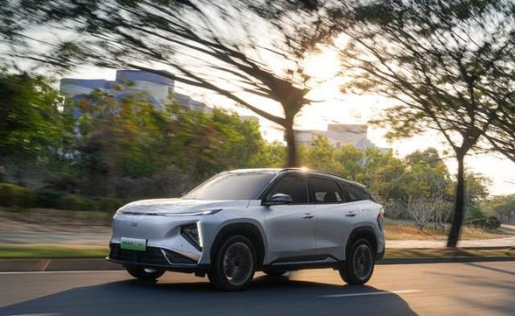 吉利银河L7 EM-i：安全与经济性兼备的夏日出行首选