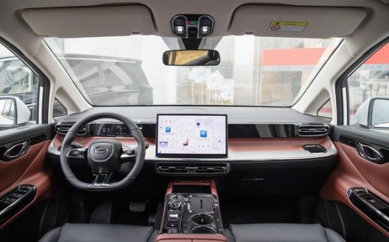 传祺E8 PHEV 2025款：家庭出行的理想选择