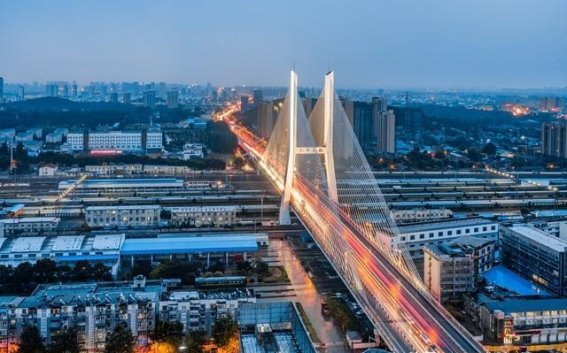 徐州的日与夜：一座城市的双重脉动