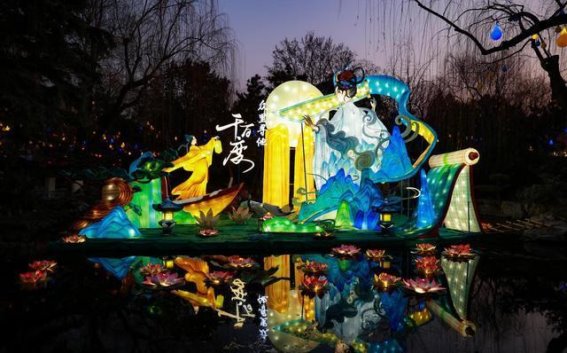 济南迎春花灯会：灯火璀璨映照泉城夜空