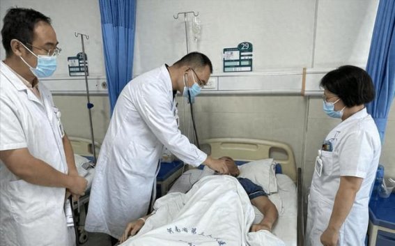 肺癌的三个呼吸异常信号，医生提醒：千万别忽视