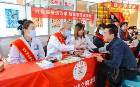 玉泉区“泉心泉意”志愿服务队：用爱与行动点亮老街新风采