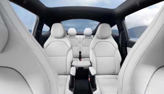 全新Model Y L：超长续航与宽敞空间的完美结合