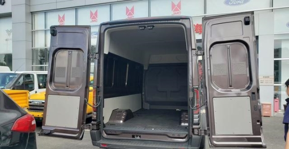 江铃全顺T8：大空间与强劲动力的理想之选