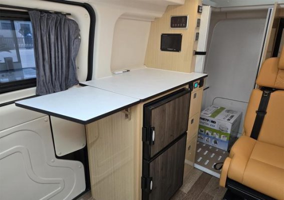 卫航穿山甲房车：电动升顶与灵活空间，年轻人的出行新选择