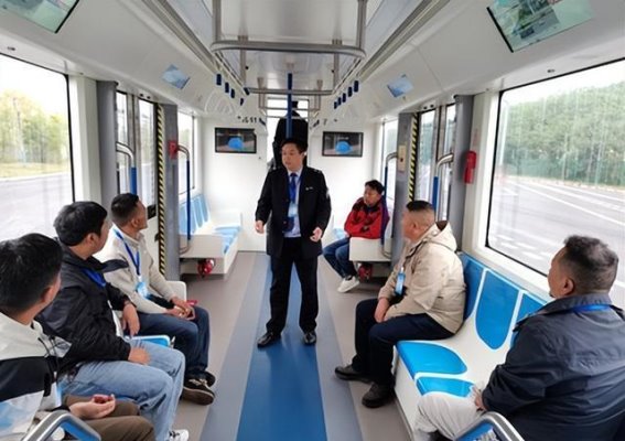 罗邦荣：从公交老将到智轨先锋的技能转型之路