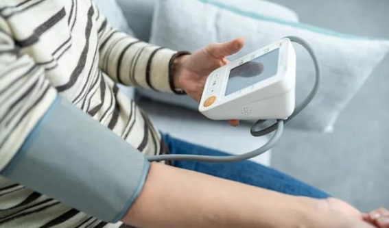 怎样通过饮食与生活习惯清理血管垃圾，保护心脏健康？