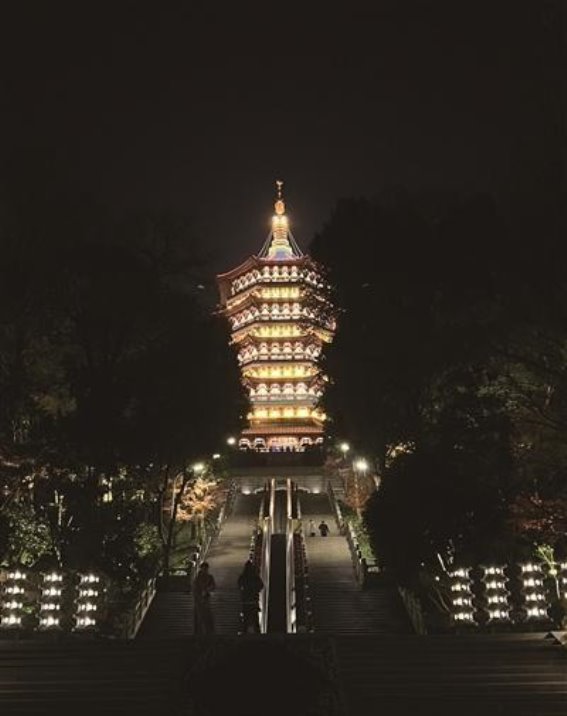 雷峰塔下的跨年祈福：白蛇传文化与传统登高的完美交织