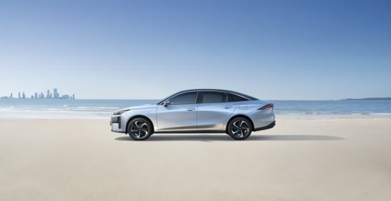 电池稳得让人安心 7.78万起的银河L6 EM-i真有两把刷子