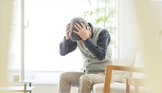 脑瘤的早期信号，很多人都忽略的细节，睡前后症状尤其明显