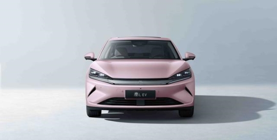 比亚迪秦L EV云辇型亮相，10万级纯电轿车再掀热潮