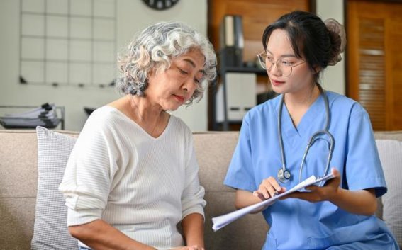 小雪节气，喝茶养生正当时，老年人冬季保健的必备选择