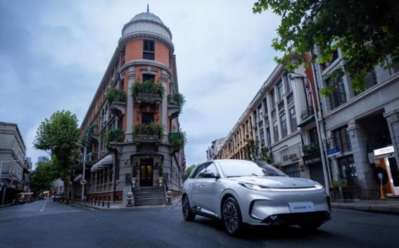 极狐T1：超长轴距与智能配置重新定义家庭出行