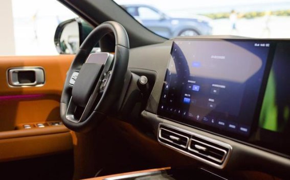 全面解锁车载智能屏功能，让驾驶更智能