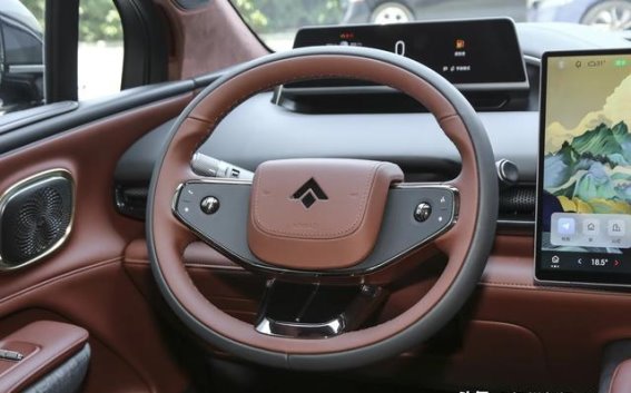 昊铂HL增程版：科技与豪华的完美结合