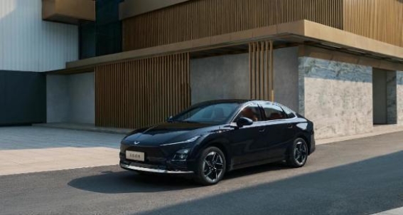 五菱星光2025款：畅享智能电车带来的夏日自由之旅