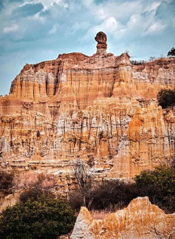 浪巴铺土林：云南大地上的自然奇迹